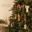 Coffret souvenir en bois contenant 13 ornements