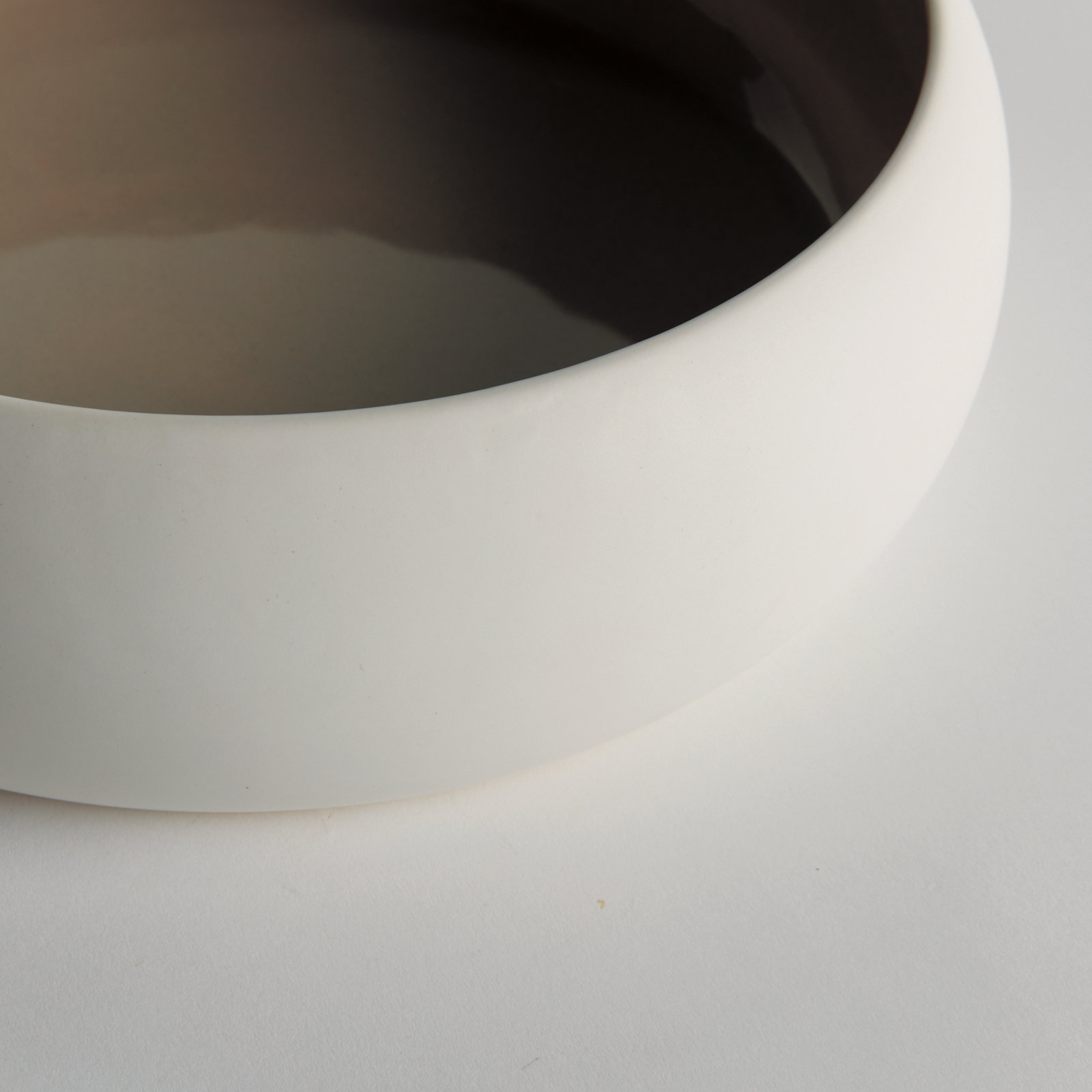 BARCLAY BUTERA SANDBAR DECORATIVE BOWL, Brown/Taupe/White