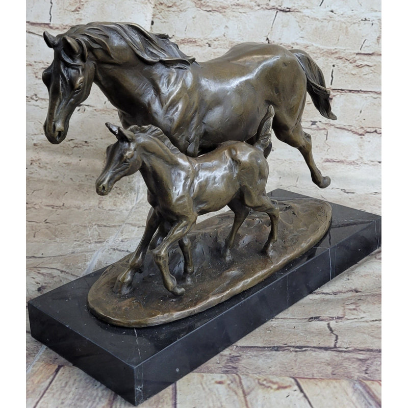 Figurine de poulain en bronze