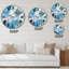 Swigart peint à la main fleur blanche sur fond bleu I - horloge murale-73175876