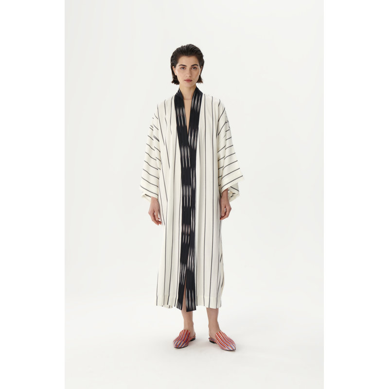 Classic Kutnia Black White Kimono