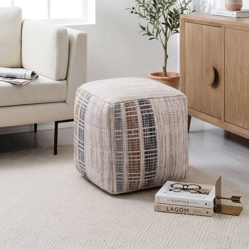 Pouf rembourré ottoman à rayures Yinka de 45,7 cm (18 po) de largeur