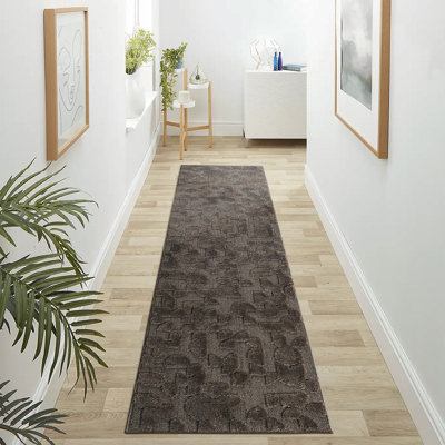 Tapis de couloir d'intérieur brun foncé