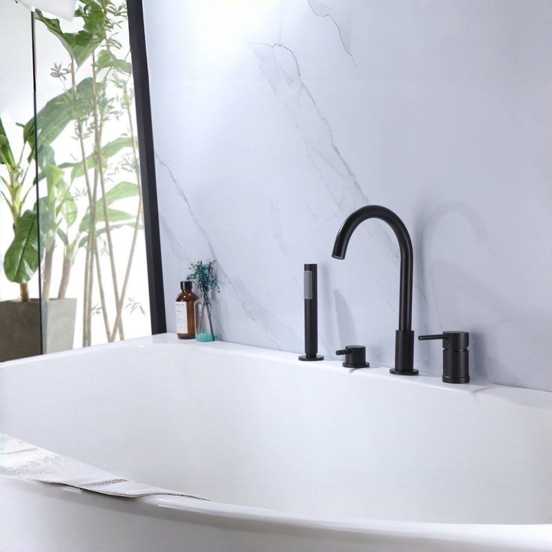 Brass Bathtub Faucet with Modern Design