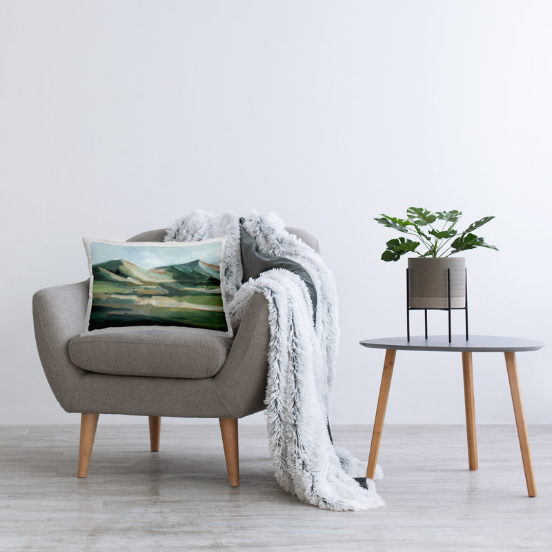 Coussin décoratif imprimé Green Brushed Mountains par Ethan Harper