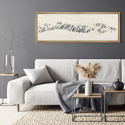 Dessin au trait noir Mountain Ridge sur fond de tons de bois neutres - grande impression sur toile encadrée de la chambre principale