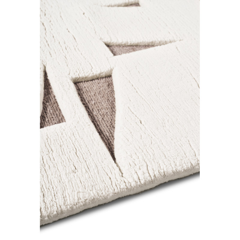 Summit Natural Shaped Area Rug, Novelty 7' x 10'