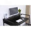 Console noire étroite avec porte d'entrée moderne et petite table de canapé derrière le canapé