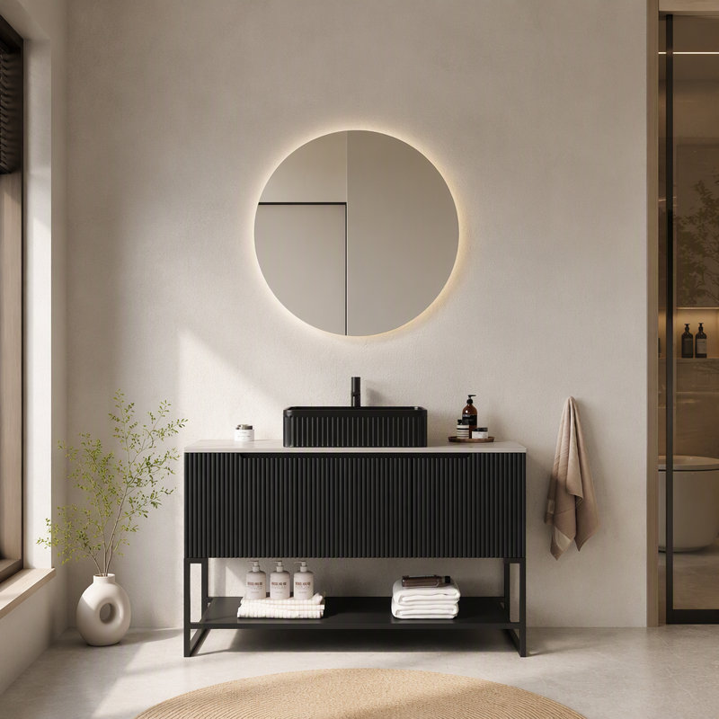 Ensemble de meuble-lavabo et de meuble-lavabo autoportant avec 3 portes et 3 tablettes ouvertes TULIO, lavabo rectangulaire en céramique noire et comptoir en pierre frittée blanc de Carrare, noir (nouveau SKU)