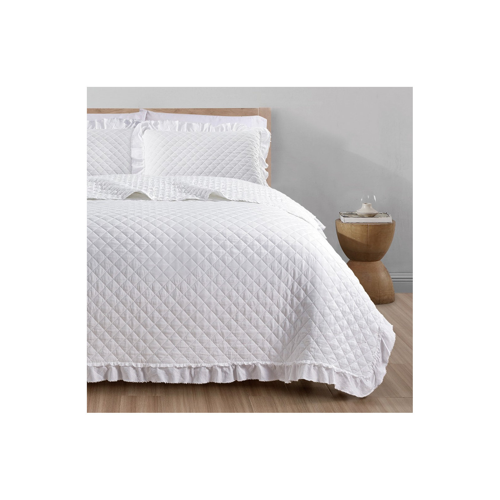 Bashira Quilt Set, White, King Quilt + 2 King Shams