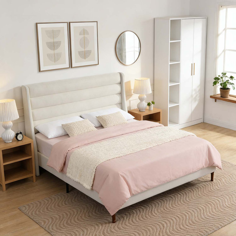 Lit de conception minimaliste avec tête de lit haute en forme de vague, sans sommier tapissier, Très grand lit