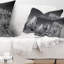 Coussin décoratif Rising Red Rocks - noir et blanc