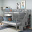Lit superposé simple au-dessus d'un lit double en bois avec tablettes-842966597