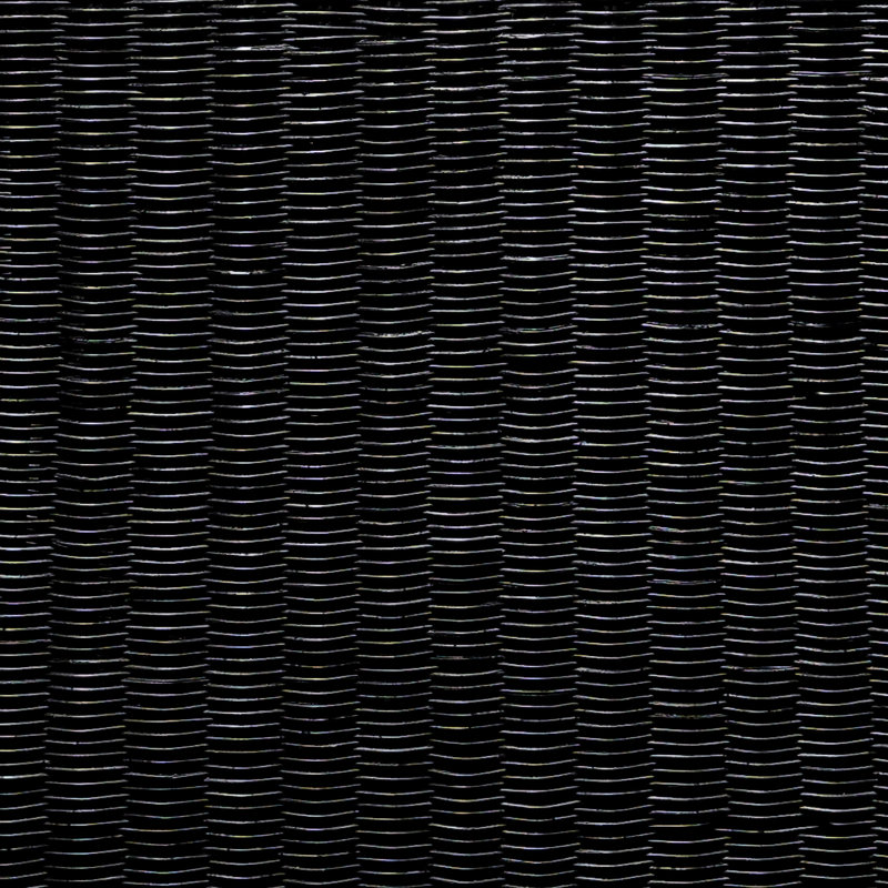 Table d'appoint carrée noire rétro avec plateau tissé, idéale pour le salon, les cuisines et les espaces rétro en forme de U.