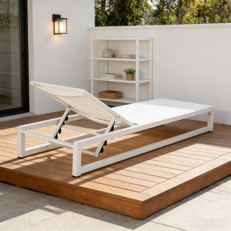 CHAISE LOUNGE