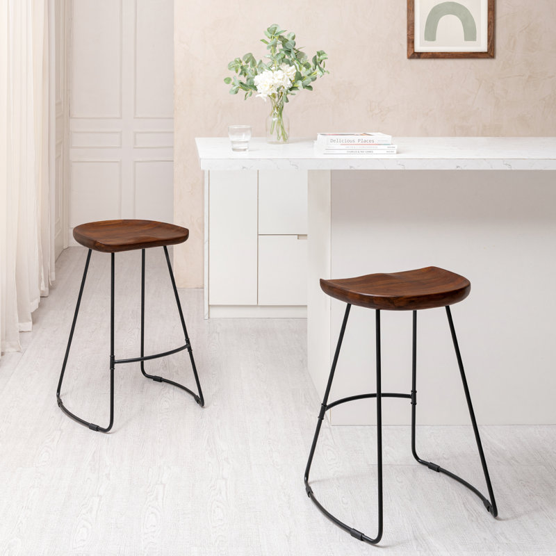 Tabouret de bar en bois massif Alberts, Noyer, Tabouret de bar (siège d'une hauteur de 29 po)