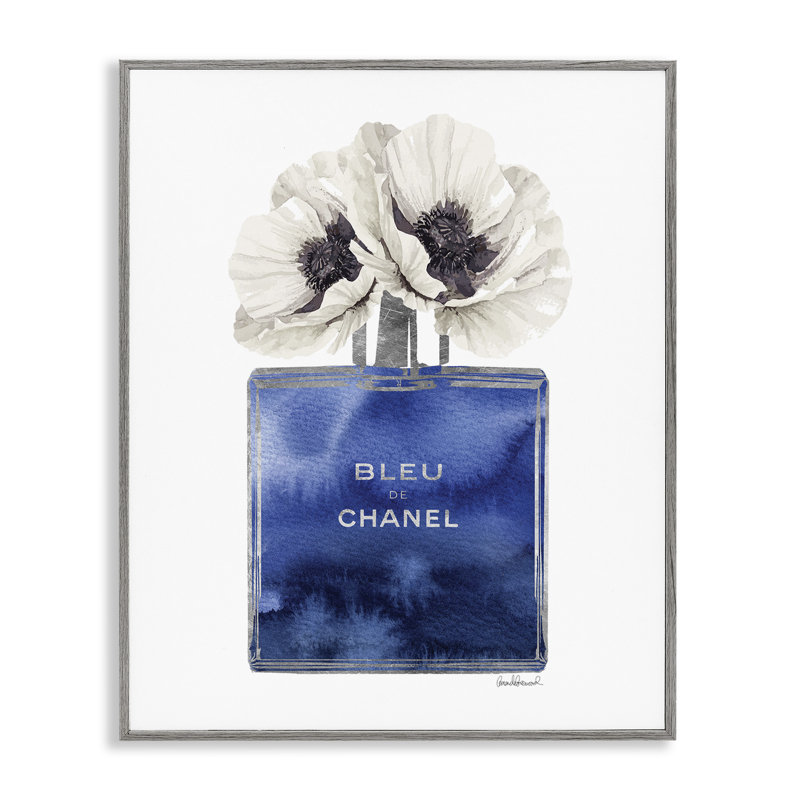 «Blue Watercolor Floral Perfume», art de la giclée encadrée par Amanda Greenwood, H 20 po x l 16 po