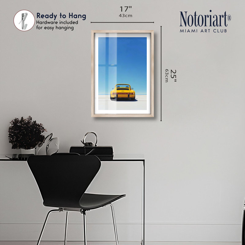«Yellow Car Shadowbox» par Notoriart, H 25 po x l 17 po, Crème, crème