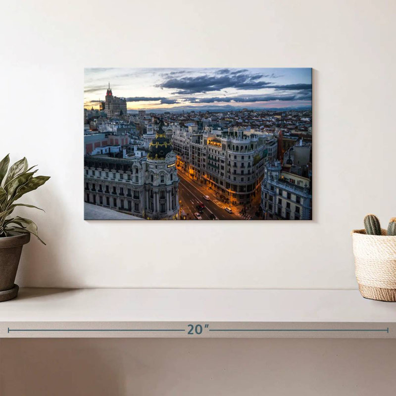 Nicci Gran Via At Sunset