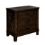 Table de chevet rustique en bois de noyer foncé avec 3 tiroirs et poignées noires pour la chambre à coucher