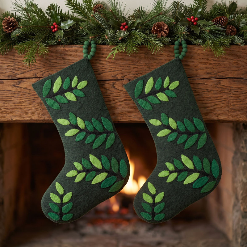 Chaussette de Noël en laine feutrée à la main - feuilles sur fond vert