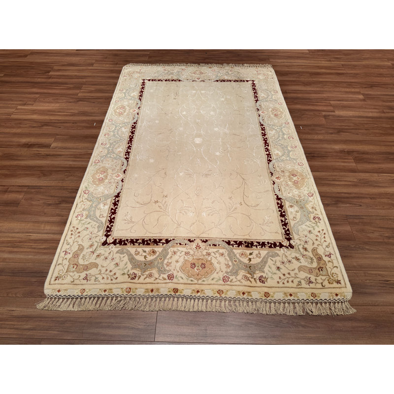Tapis en laine et soie crème à motif traditionnel noué à la main Original
