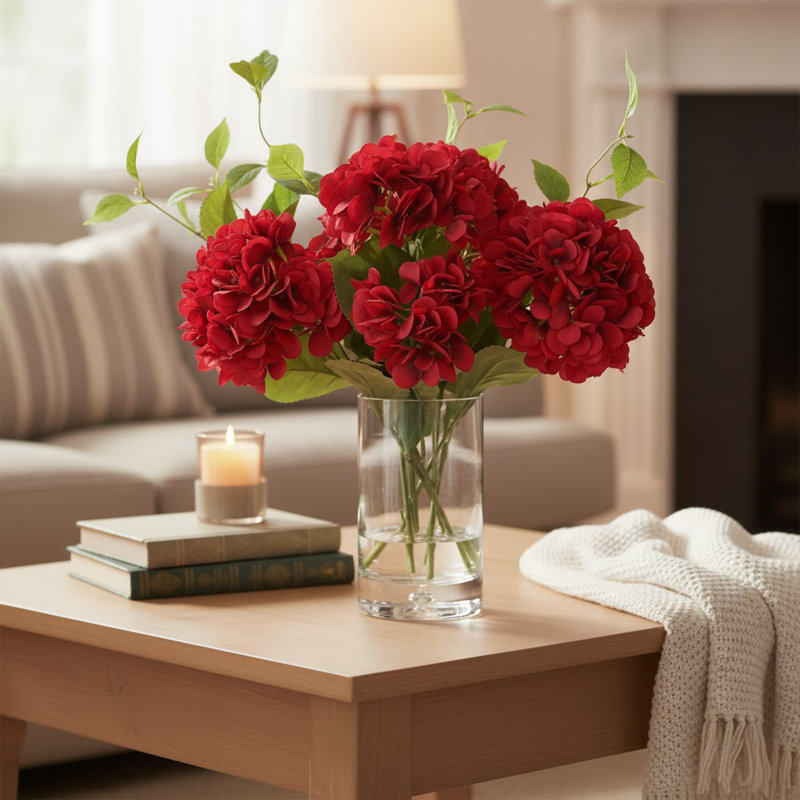 Arrangement d'hortensias dans un vase, H 16 po x l 19 po