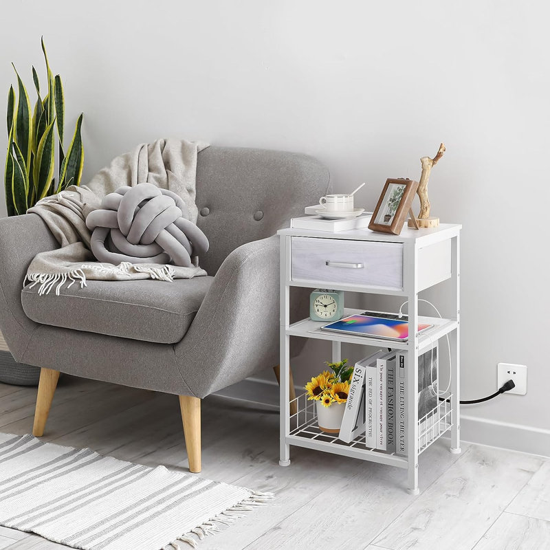 Table de bout avec rangement Aadithya et prises intégrées, Blanc