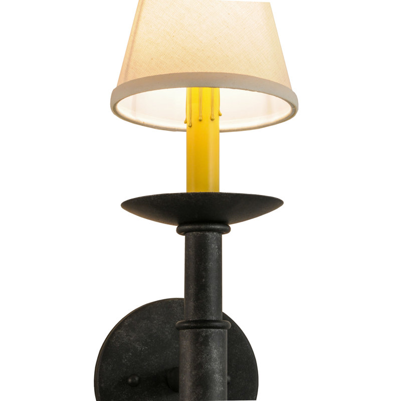 Amada 1 - Light Wallchiere