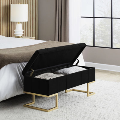 Banc de rangement en métal doré en velours noir avec un style contemporain / stylé, revêtement capitonné, couvercle rabattable, deux places assises, limite de poids de 500 lb, utilisation à l'intérieur, pieds à assembler requis, apparence, poids, utilisation