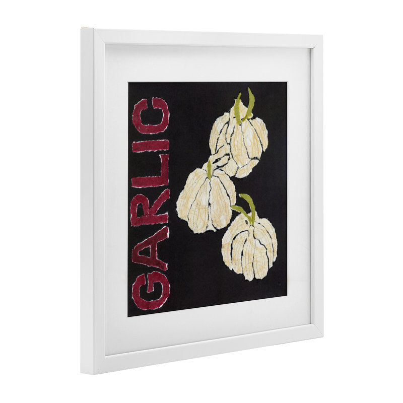 Reproduction encadrée sous verre de légumes à l'ail, design par Nancy Overton, Cadre blanc côtier, H 13 po x l 13 po