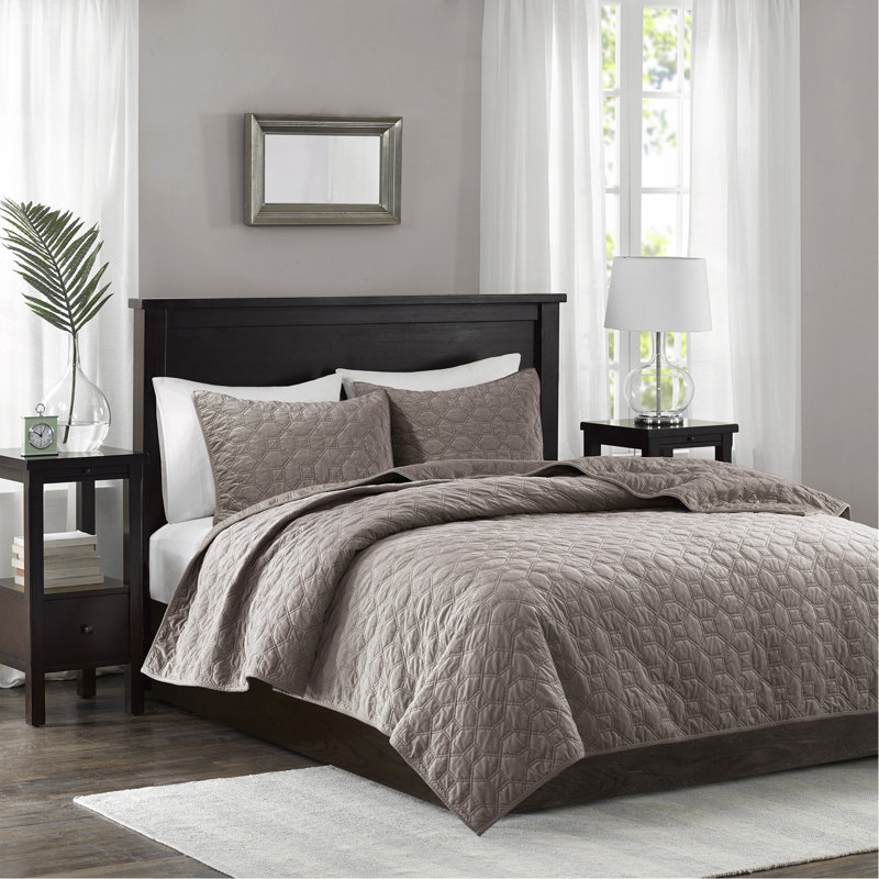 Ensemble de courtepointe 3 pièces en velours taupe double / grand, Courtepointe pour lit double/grand et 2 taies déc, Taupe