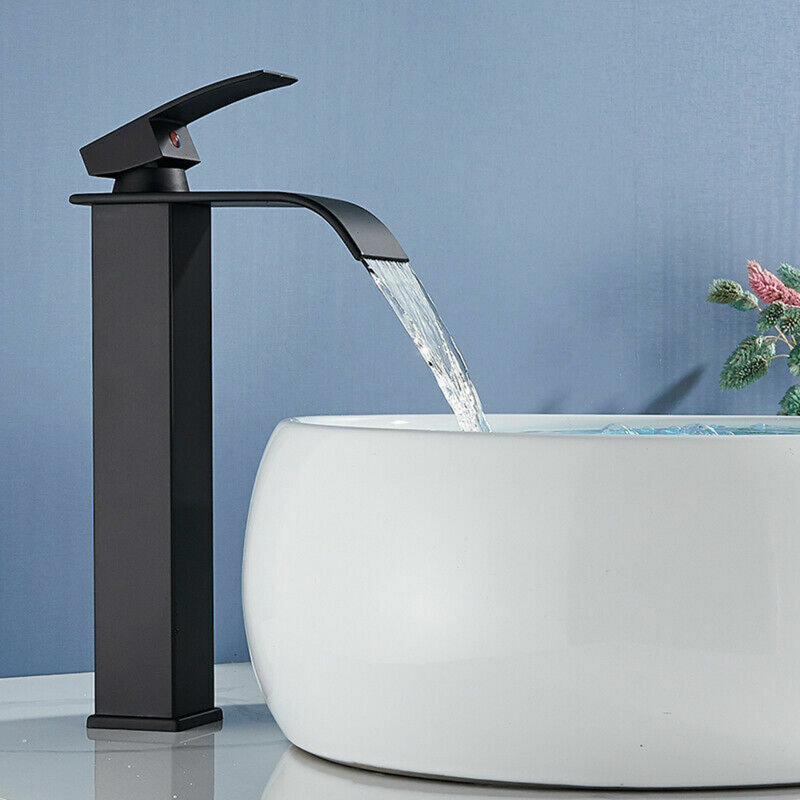 Single-handle Bathroom Faucet with Drain Assembly
