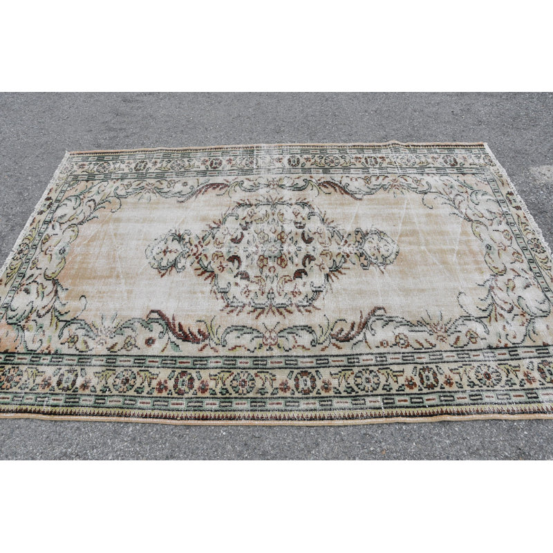 Tapis turc vintage fabriqué à la main en beige pour chambre à coucher bohémienne et espaces intérieurs beige / vert