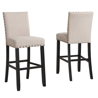 2 tabourets de bar, brun clair. Fabrication en bois franc, garniture cloutée. Revêtement en lin et en coton. H 44 po, hauteur de siège de 30 po. Foncé. Tabourets de 16 po x 23 po brun clair de 2. Fabrication avec housse. Finition. 16 po x 23 po