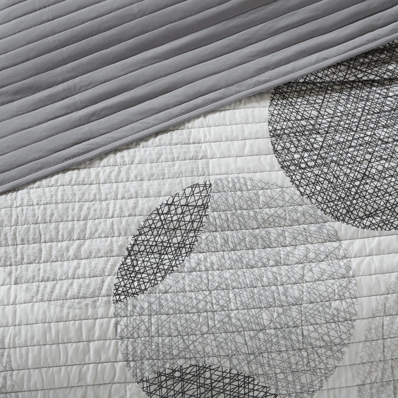 Gray Twin Microfiber Reversible Quilt Set with Geometric Print