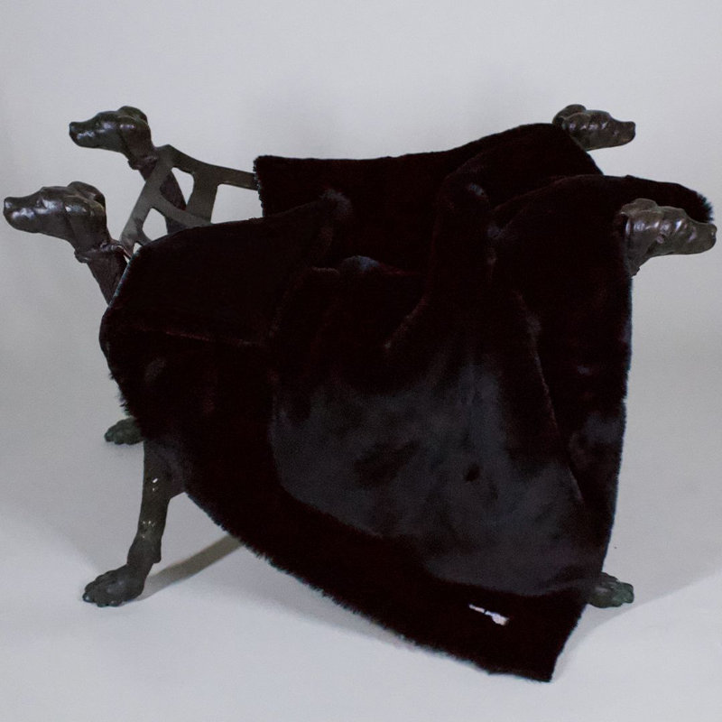 Couverture en polyester pour chien Divine Plus, 59 po x 59 po, Noir