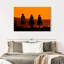 Cowboys au coucher du soleil-107684386