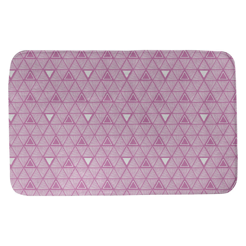 Tapis de bain géométrique à motif de triangles dessinés à la main, l 17 po x L 24 po, Rose