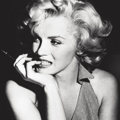 " Marilyn Monroe - Sitting "