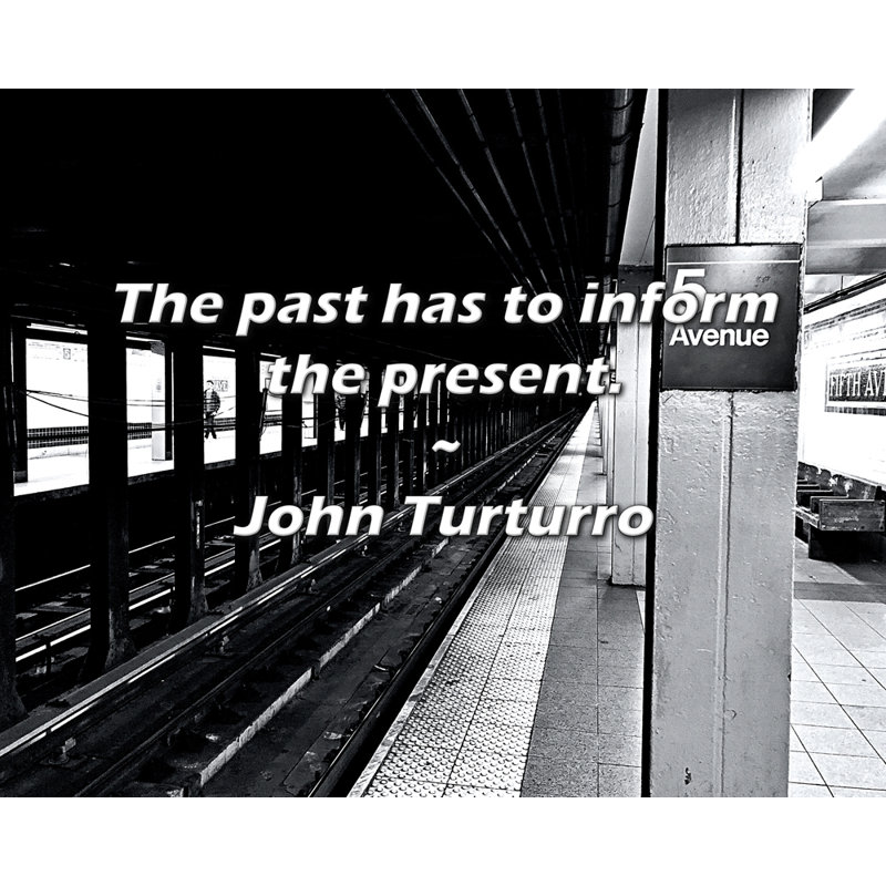 Citation de John Turturro: Le passé doit informer le présent., H 26 po x l 32 po