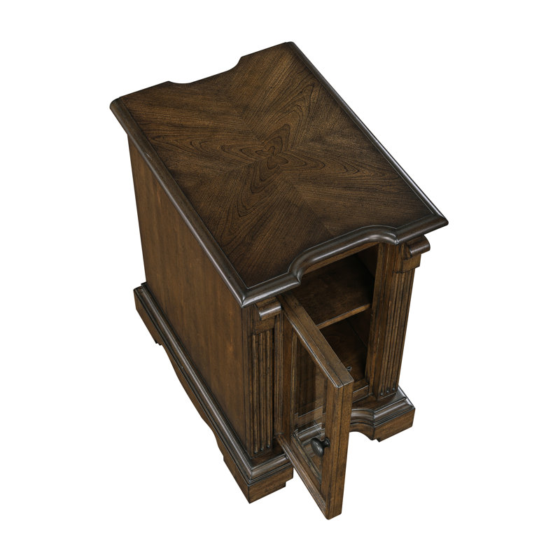 Table d'appoint brune de conception classique, avec A / C intégré, tablette réglable et antique pour le salon en bois traditionnel avec ton, prises de courant, armoire simple, rangement pour tablettes