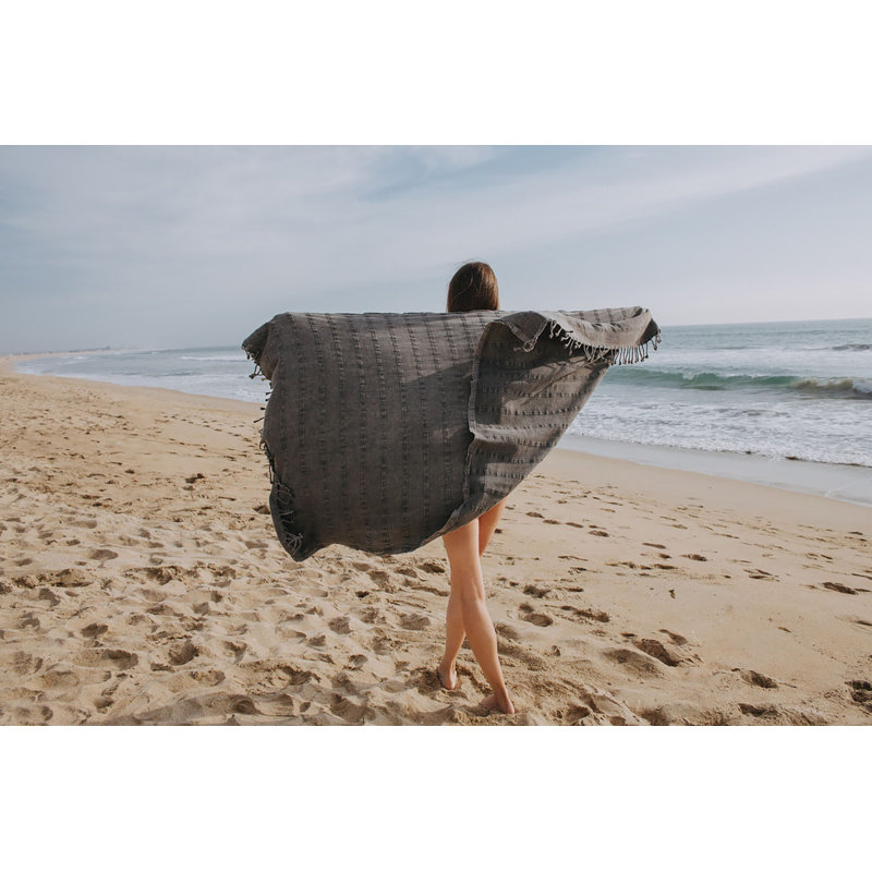 Serviette de bain turque en coton biologique Chanyah Stonewashed Luxe, Gris anthracite / noir délavé