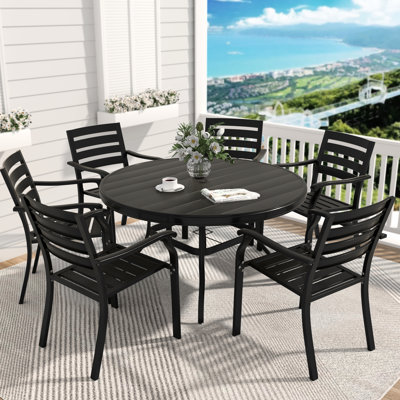 Patio extérieur de 7 pièces: 6 chaises empilables en métal et une table ronde de 54,1 po, idéales pour recevoir sur la pelouse, repas élégant des pièces: table avec plateau à lattes, sièges confortables pour 6 personnes, matériau résistant aux intempéries