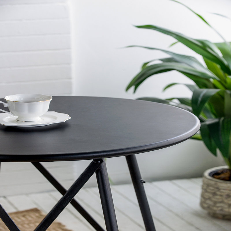 Table d'appoint et deux sièges