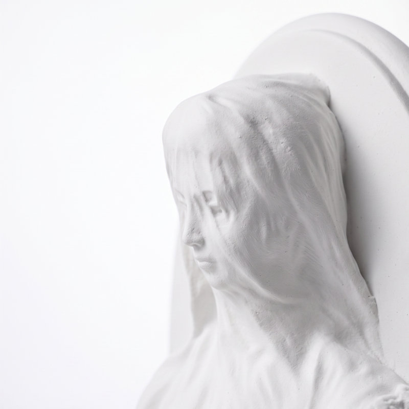 Serre-livres en résine Aria Veiled Maiden