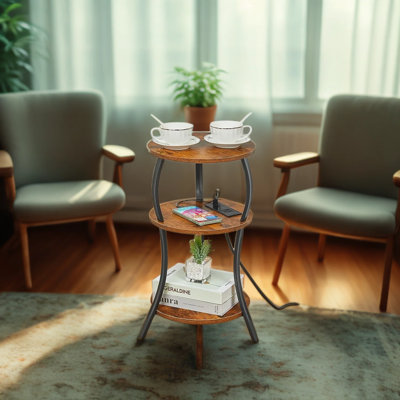 Table d'appoint ronde à 3 niveaux avec station de charge, table de bout compacte avec prise CA intégrée et ports USB, tablette de rangement multifonctionnelle pour le salon, la chambre à coucher et les petits espaces