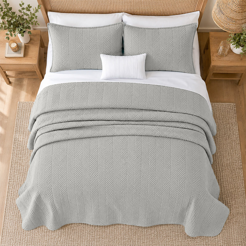 Couvre-lit matelassé léger Imperial, Très grand (106 po x 96 po), Gris