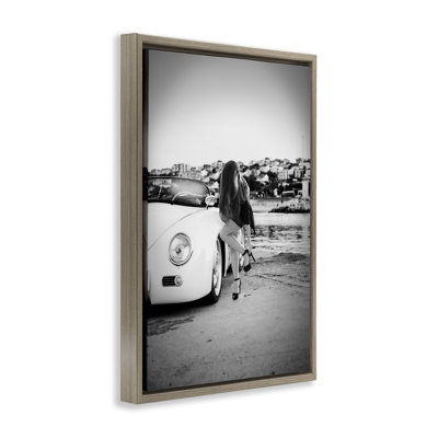 Femme chic chic en voiture