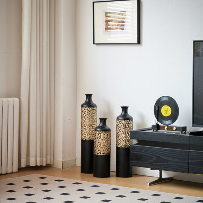 Ensemble de 3 vases de plancher cylindriques en métal noir H 28,7 "/ 24,8" / 20,8 "avec gaufrage triangulaire, décoration glamour (3,15 po de diamètre, 15,2 lb au total)